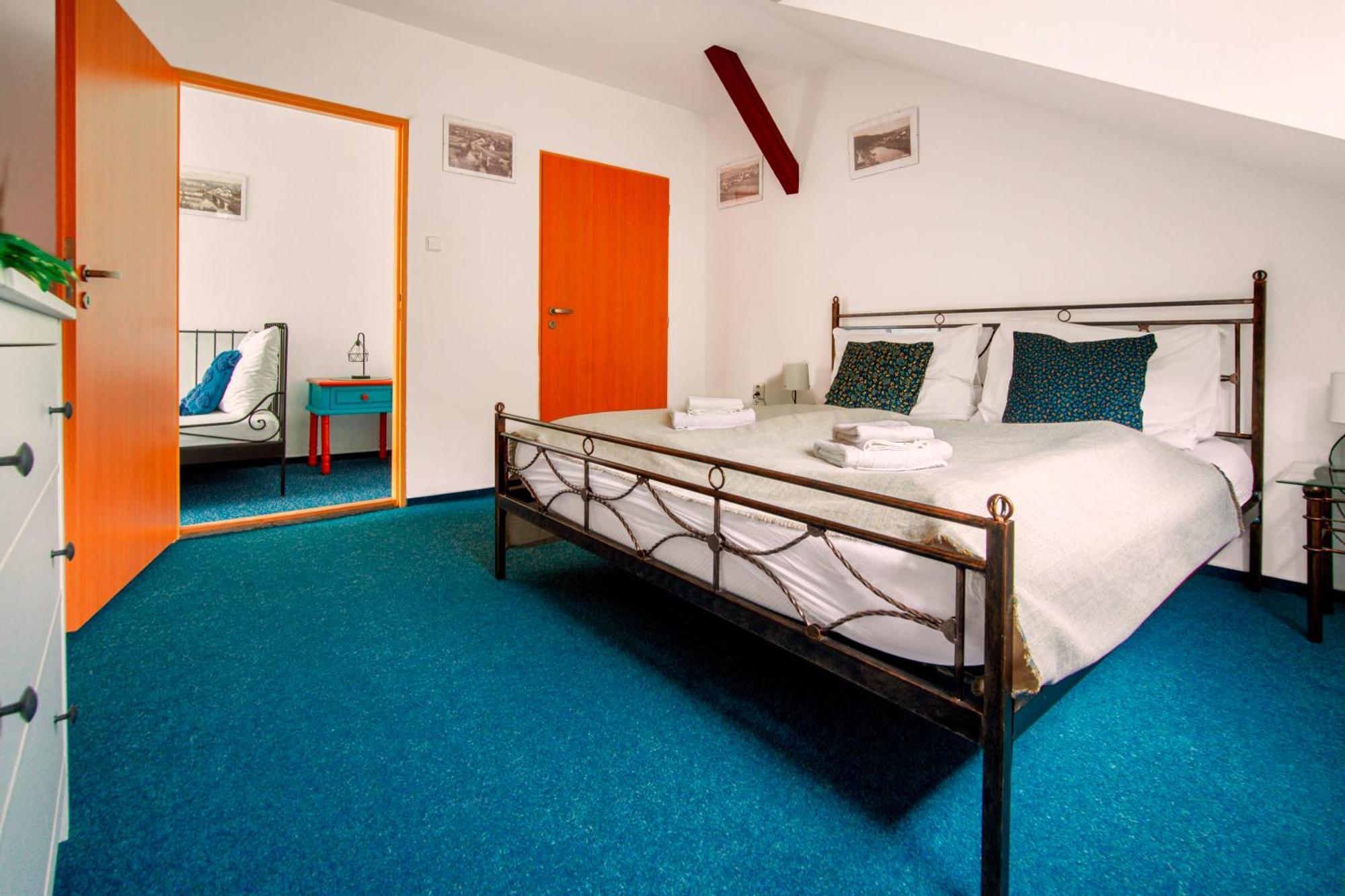 Hotel Ostende Chocerady Luaran gambar